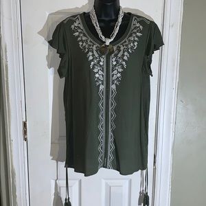 Olive green blouse with white detail 🤗